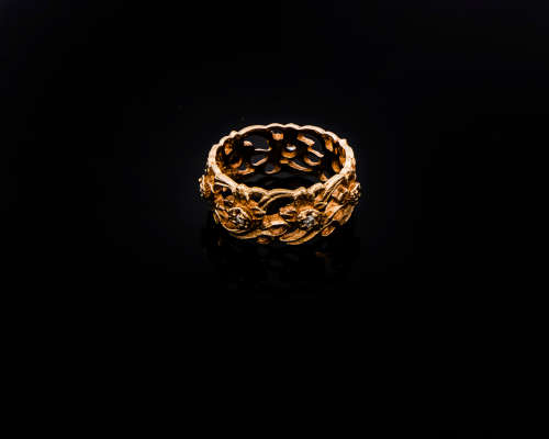 5.9 grams 14 carat Yellow Gold Engraved Eternity Ring