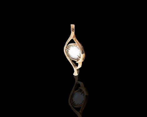 .4 grams 18 carat Rose Gold Diamond Pendant