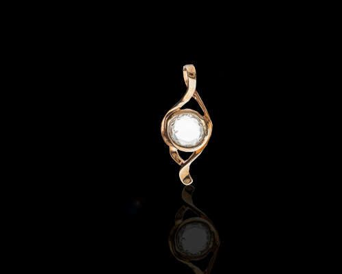 .4 grams 18 carat Rose Gold Diamond Pendant