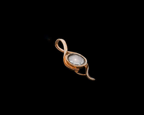 .4 grams 18 carat Rose Gold Diamond Pendant