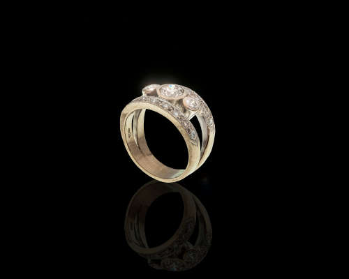 9.7 grams 18 carat White Gold Diamond Engagement Ring set