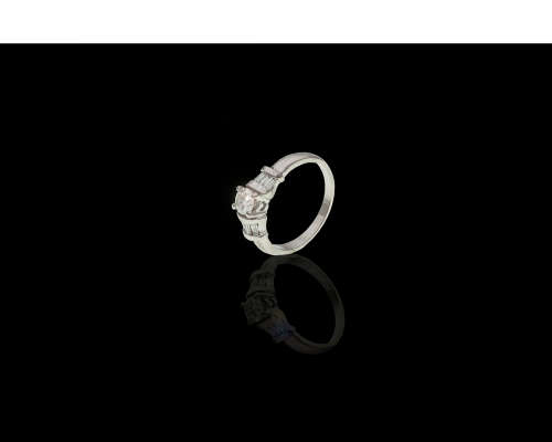 5.12 grams Platinum. Diamond Engagement Ring