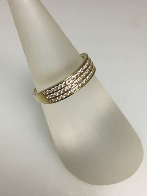 1.9 grams 9 carat Yellow Gold Cubic Zircionia Ring