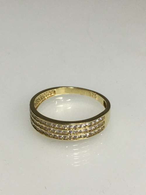 1.9 grams 9 carat Yellow Gold Cubic Zircionia Ring