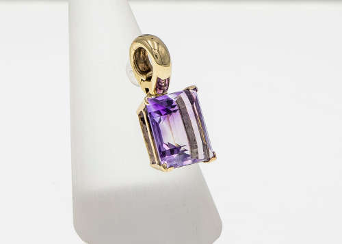 5 grams 9 carat Yellow Gold Semi Precious Stone Pendant