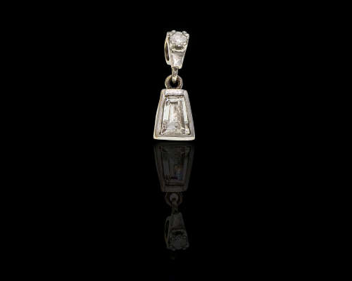 Pretty White Gold Diamond Pendant