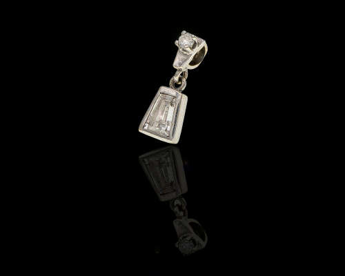 Pretty White Gold Diamond Pendant