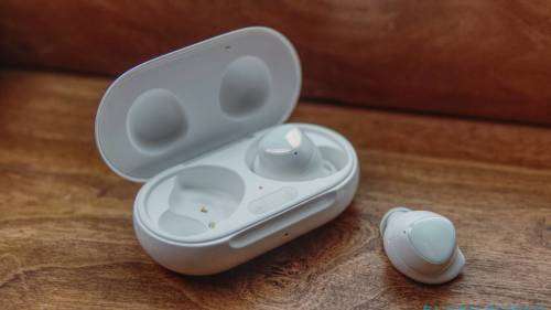 Galaxy Buds With Charging Cradle at R1 No Reserve!!!