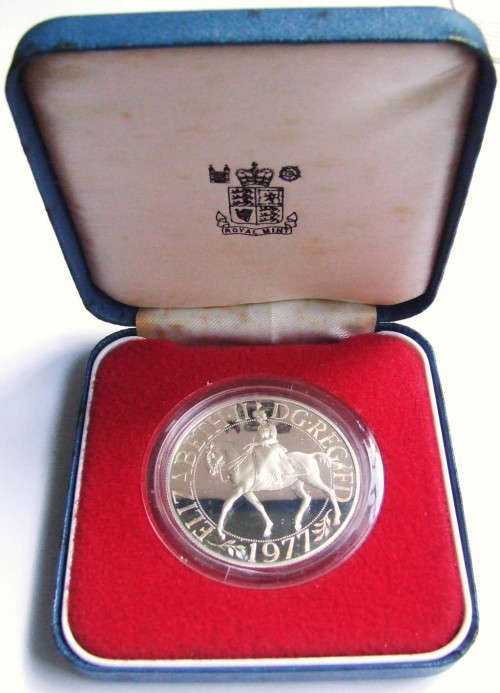 1977 Queen Elizabeth II Silver jubilee Crown