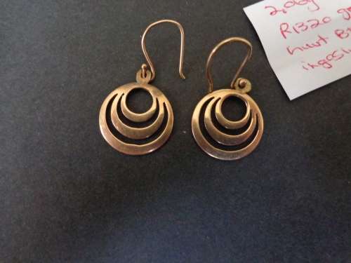 PAIR OF EARRINGS 9CT SEE SCANS READ ON.