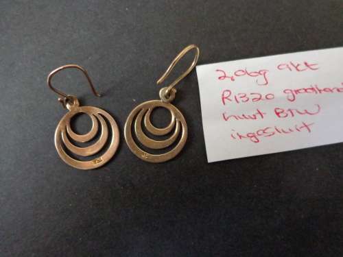 PAIR OF EARRINGS 9CT SEE SCANS READ ON.