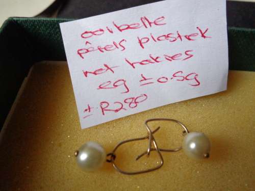 9 CT PEARL RING + EARRINGS BUT READ ON,SEE SCANS
