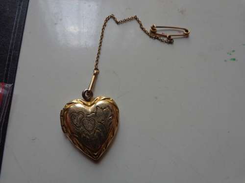 PLATED HEART ITEM WITH PIN SEE SCANS READ ON