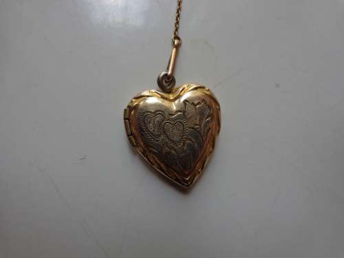 PLATED HEART ITEM WITH PIN SEE SCANS READ ON