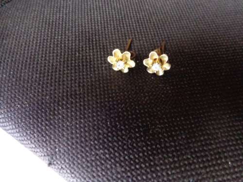 PIN EARRINGS BOTH MARKED 9CT ESTATE ITEMS SEE SCANS READ ON