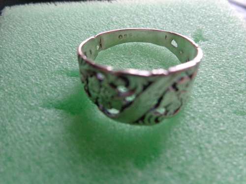 925 SILVER CHAIN AND RING SEE SCANS READ ON