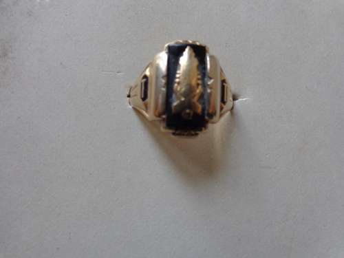 ESTATE RING 10CT. SEE SCANS READ ON