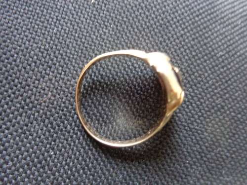 ESTATE RING 10CT. SEE SCANS READ ON