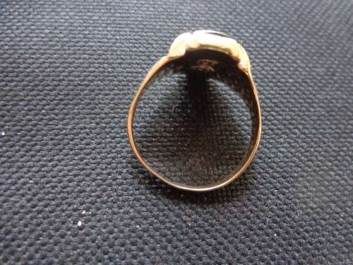 ESTATE RING 10CT. SEE SCANS READ ON
