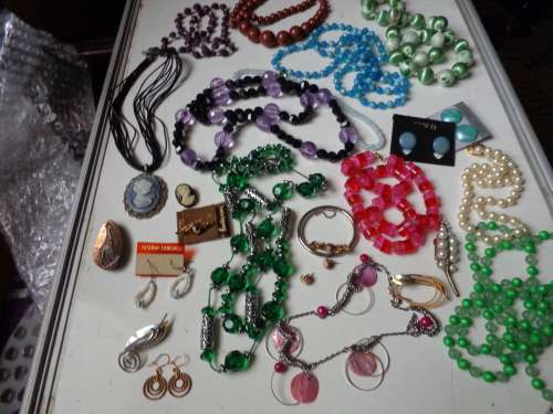 LAST OF ESTATE FASHION/JEWELLERY SEE SCANS READ ON./