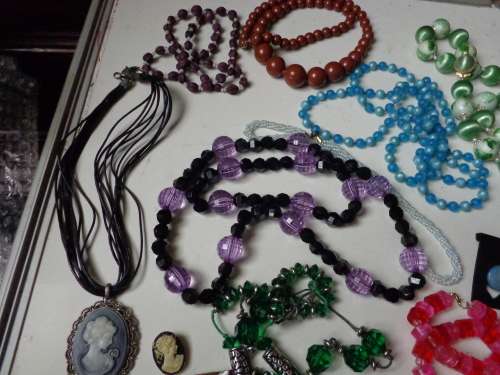 LAST OF ESTATE FASHION/JEWELLERY SEE SCANS READ ON./