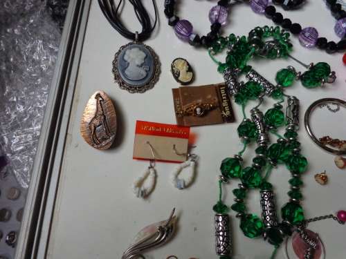 LAST OF ESTATE FASHION/JEWELLERY SEE SCANS READ ON./