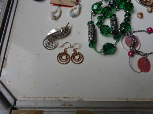 LAST OF ESTATE FASHION/JEWELLERY SEE SCANS READ ON./