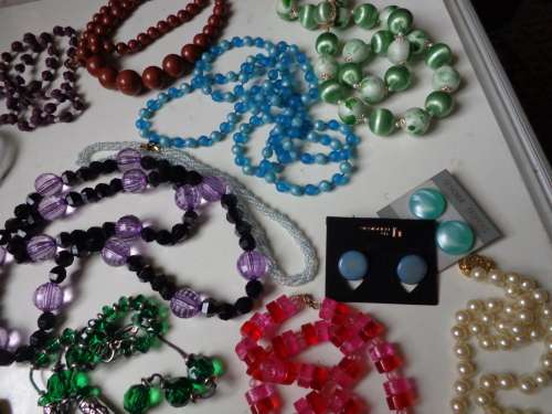 LAST OF ESTATE FASHION/JEWELLERY SEE SCANS READ ON./