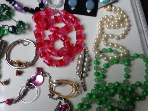 LAST OF ESTATE FASHION/JEWELLERY SEE SCANS READ ON./