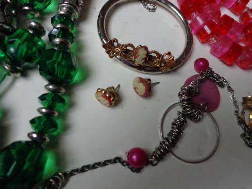 LAST OF ESTATE FASHION/JEWELLERY SEE SCANS READ ON./