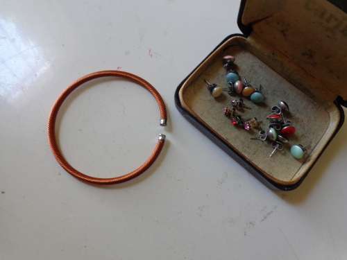 ESTATE ITEMS READ ON LOOK CLOSE