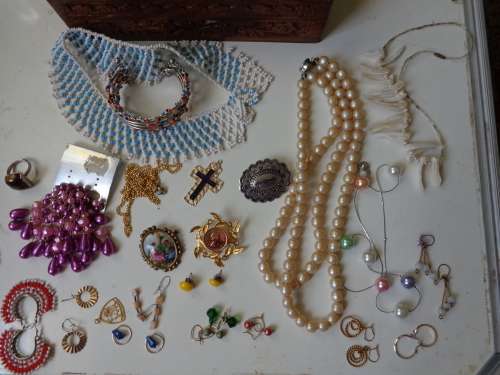 ESTATE ITEMS (JOBLOT)SEE SCANS READ ON