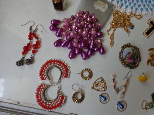 ESTATE ITEMS (JOBLOT)SEE SCANS READ ON