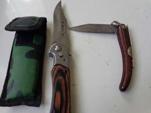 2 X KNIVES SEE SCANS READ ON.