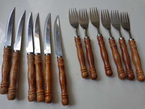 WOODHANDLE BRAAI SET SEE SCANS READ ON