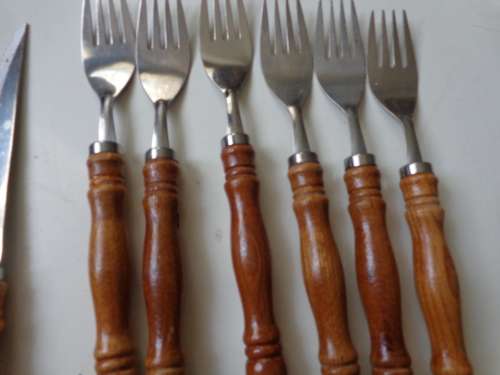 WOODHANDLE BRAAI SET SEE SCANS READ ON