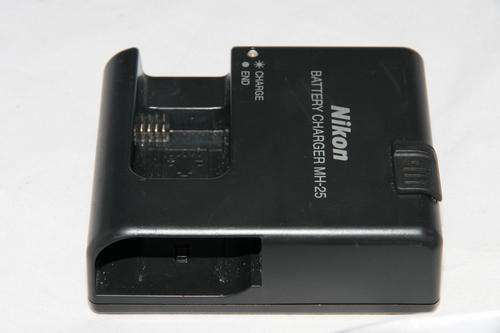 Nikon MH-25 Charger compatible with Nikon D600, D7100, D800E, D7000