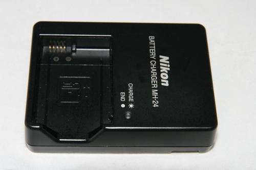 Nikon MH-24 Quick Charger for Nikon D3100 DSLR, D5100 DSLR