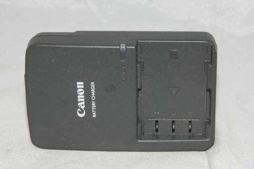 Canon genuine CB-2LW Battery Charger for Canon 350D and Canon 450D