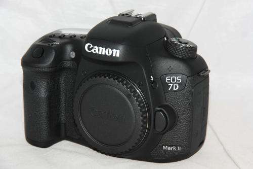 Canon EOS 7D ii (mark 2) Latest model ***Less than 2000 actuations***