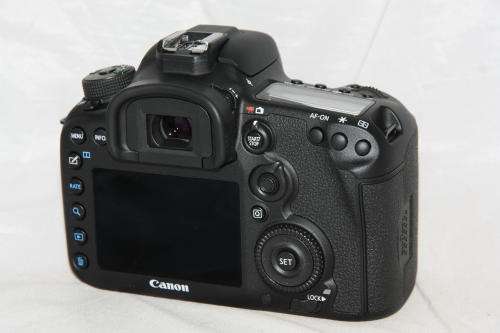 Canon EOS 7D ii (mark 2) Latest model ***Less than 2000 actuations***