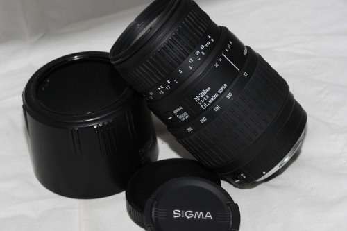 Sigma 70-300mm f/4-5.6 DL Macro Super ***Canon mount***