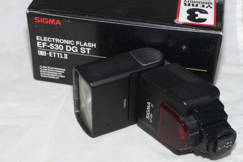 Sigma EF-530 DG ST EO-ETTLii  Speedlight Flash ***Canon mount***