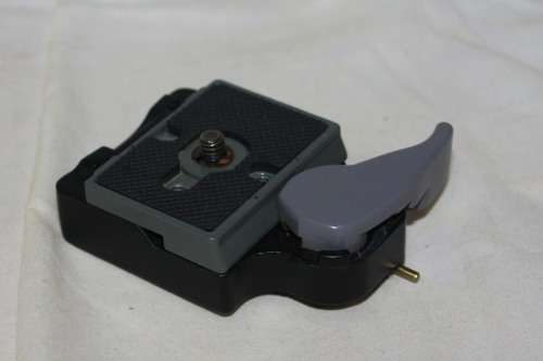 Manfrotto type 323 RC2 System Quick Release Adapter with 200PL-14 Plate