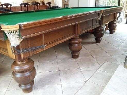 Full size competition snooker table