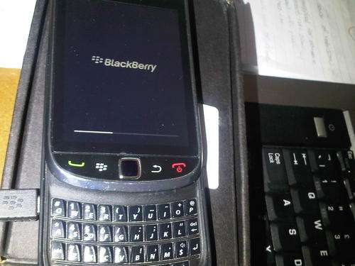 BLACKBERRY TORCH 9800 LOCAL BOX N ACC.  PLACE A BID N WILL CLOSE THE AUCTION