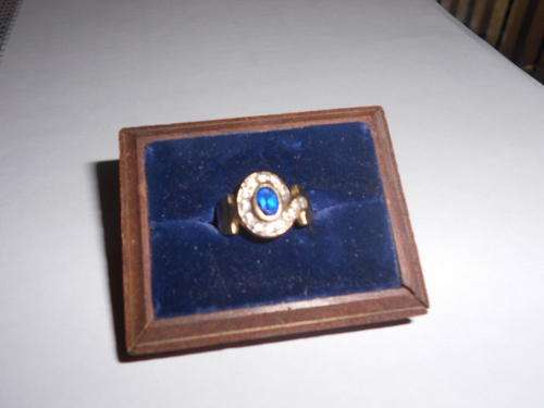 9ct gold ring with sapphire and zirconia stones, 4.4grams - as per scan