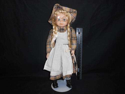 Porcelain doll with stand @ CRAZY R1 start