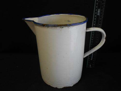 8 Pint tin jug vintage