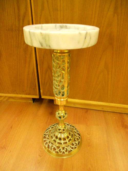 White marble ashtray with brass footpiece, marble and brass are bonded with glue - as per scan